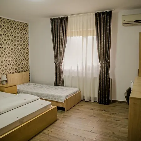 招待所 Rafael Si Robert 3*